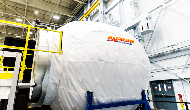Illustration for article titled NASA's Building 9 Is The Giant Space Toy Box Of Your Dreams